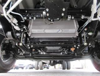 三菱 平ボデー・Wキャブ・シャーシ 小型  2PGーFEB90 33枚目