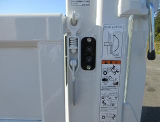 三菱 平ボデー・Wキャブ・シャーシ 小型  2RGーFBAV0 30枚目