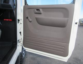 三菱 平ボデー・Wキャブ・シャーシ 小型  2RGーFBA20 25枚目