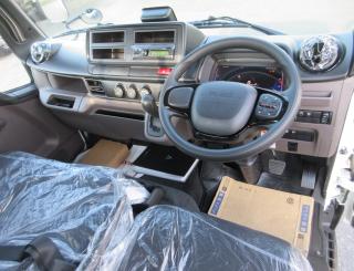 三菱 平ボデー・Wキャブ・シャーシ 小型  2RGーFBAV0 9枚目