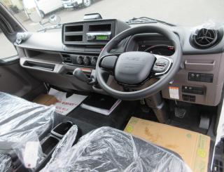 三菱 平ボデー・Wキャブ・シャーシ 小型  2PGーFEB90 9枚目