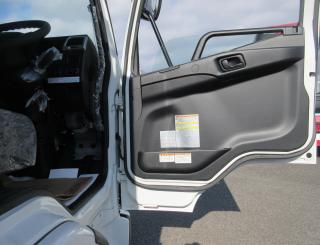 三菱 平ボデー・Wキャブ・シャーシ 中型  2KGーFK65F 8枚目