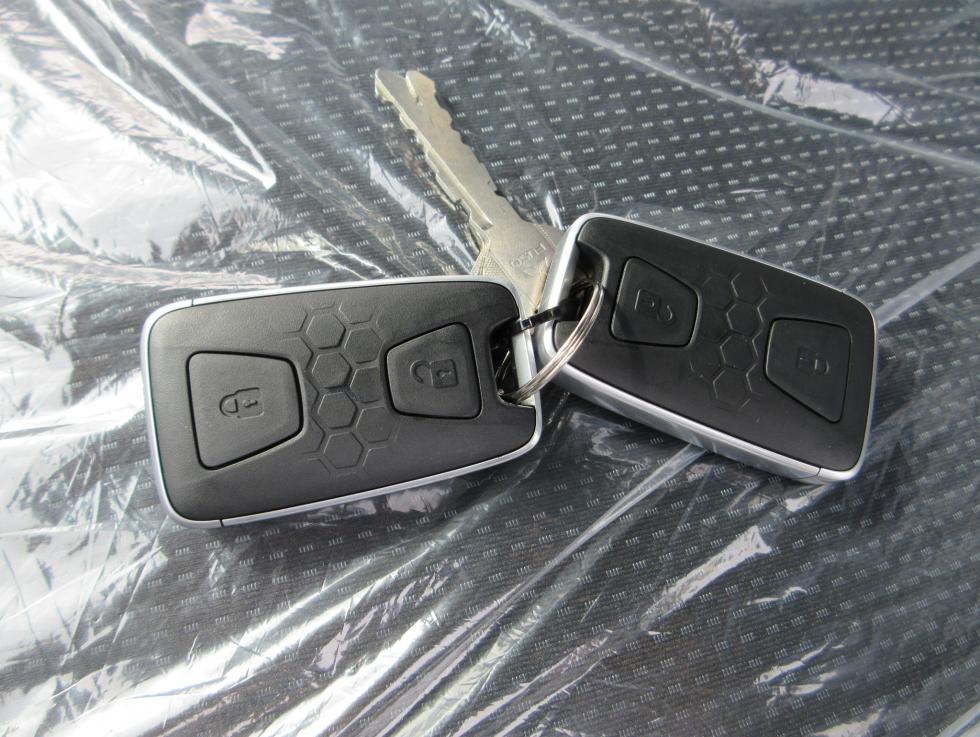 三菱 平ボデー・Wキャブ・シャーシ 小型  2PGーFEB90 20枚目