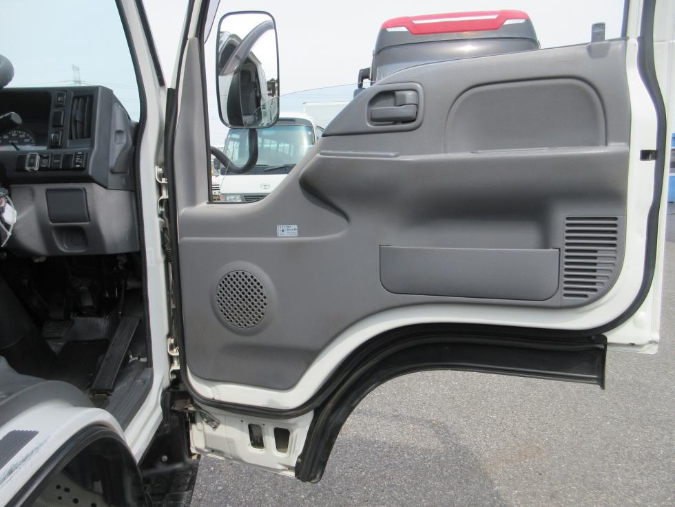 いすゞ 平ボデー・Wキャブ・シャーシ 小型 平成27年4月 TRGーNKR85A 8枚目