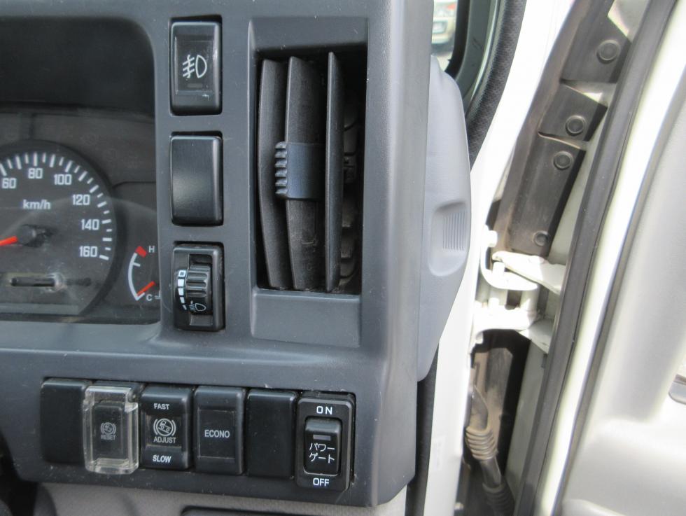 いすゞ 平ボデー・Wキャブ・シャーシ 小型 平成27年4月 TRGーNKR85A 10枚目