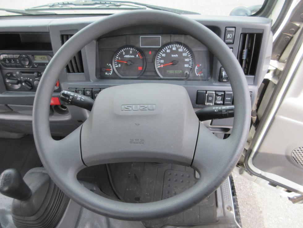 いすゞ 平ボデー・Wキャブ・シャーシ 小型 平成27年4月 TRGーNKR85A 11枚目