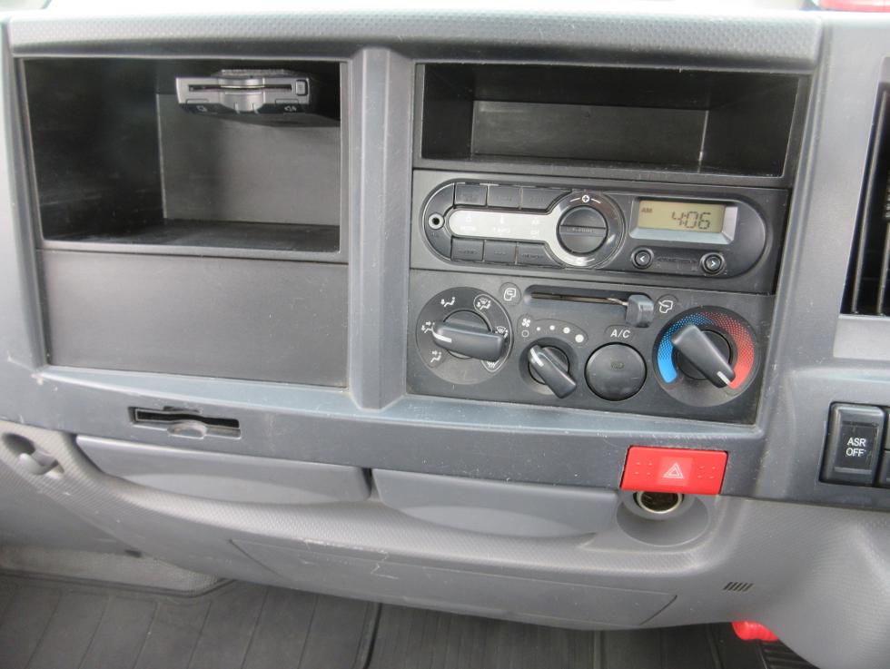 いすゞ 平ボデー・Wキャブ・シャーシ 小型 平成27年4月 TRGーNKR85A 13枚目