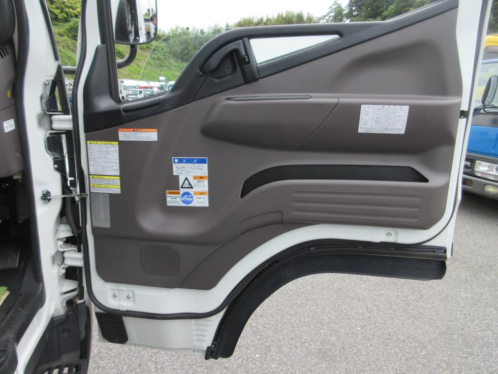 三菱 クレーン付 小型 令和7年4月 ◆商談中◆　2PGーFEB90 9枚目