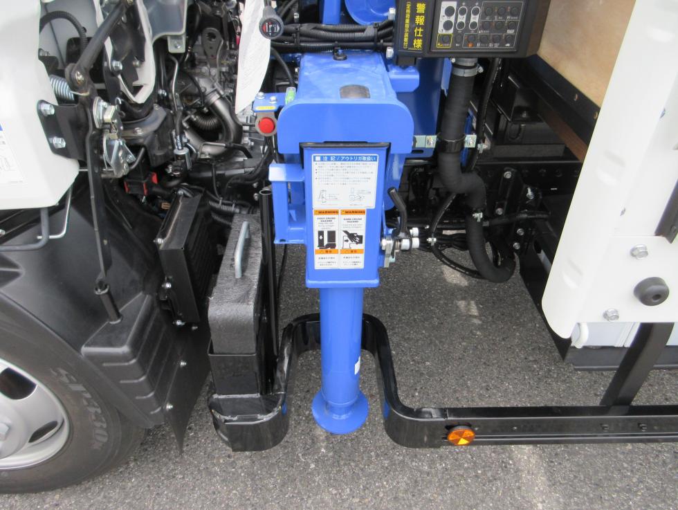 三菱 クレーン付 小型 令和7年4月 ◆商談中◆　2PGーFEB90 24枚目