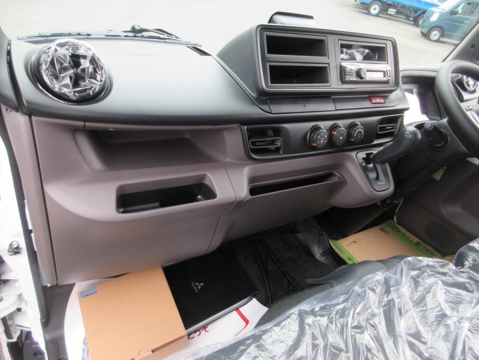 三菱 平ボデー・Wキャブ・シャーシ 小型  2RGーFBA20 16枚目