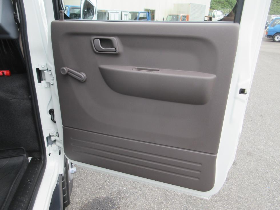 三菱 平ボデー・Wキャブ・シャーシ 小型  2RGーFBA20 24枚目