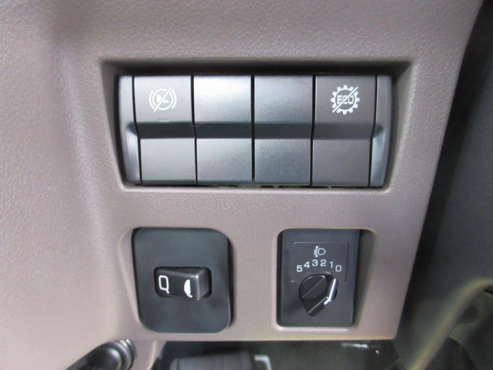 三菱 平ボデー・Wキャブ・シャーシ 小型  2RGーFBAV0 14枚目