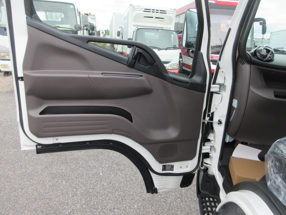 三菱 平ボデー・Wキャブ・シャーシ 小型  2RGーFBAV0 20枚目