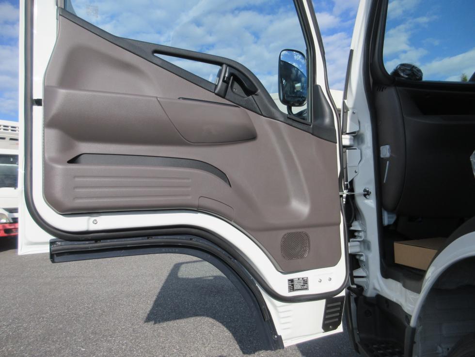 三菱 平ボデー・Wキャブ・シャーシ 小型  2RGーFBAV0 20枚目