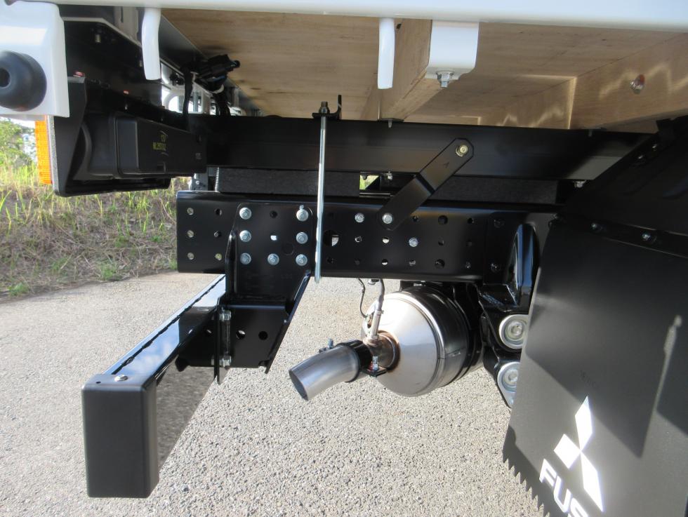 三菱 平ボデー・Wキャブ・シャーシ 小型  2RGーFBAV0 30枚目