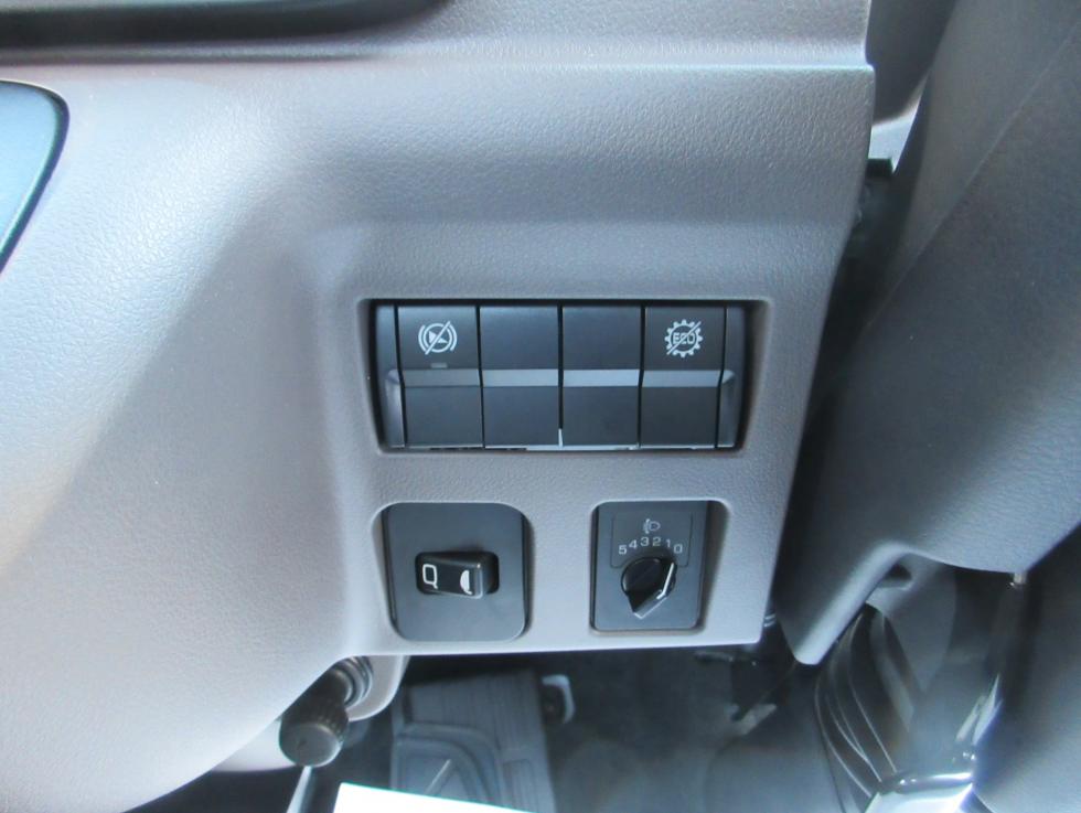 三菱 平ボデー・Wキャブ・シャーシ 小型  2RGーFBAV0 14枚目