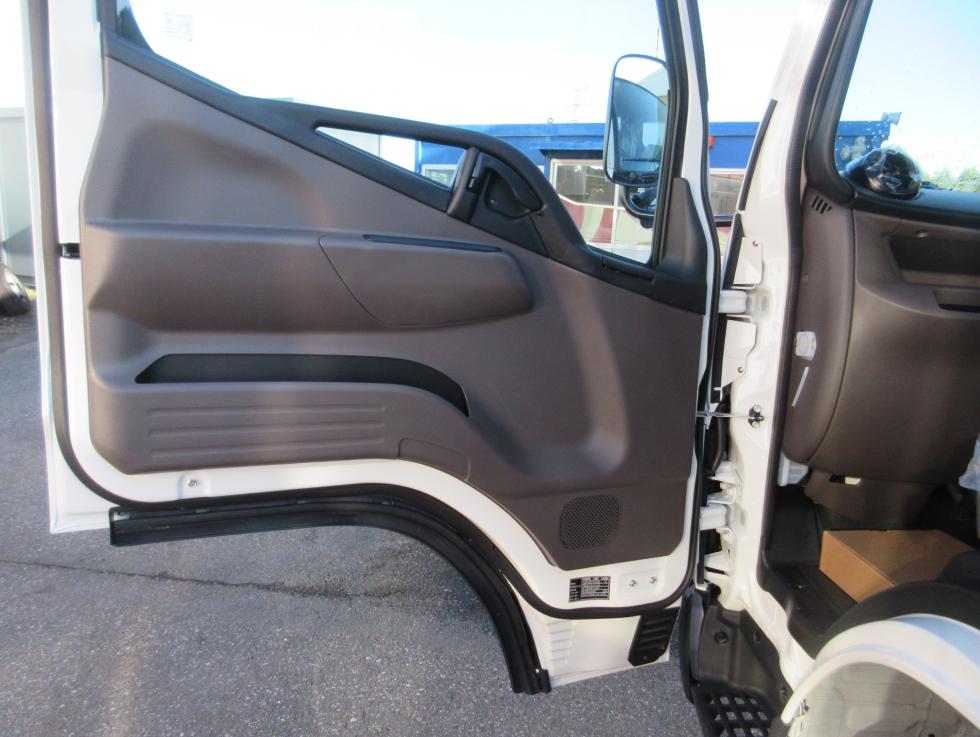 三菱 平ボデー・Wキャブ・シャーシ 小型  2RGーFBAV0 19枚目