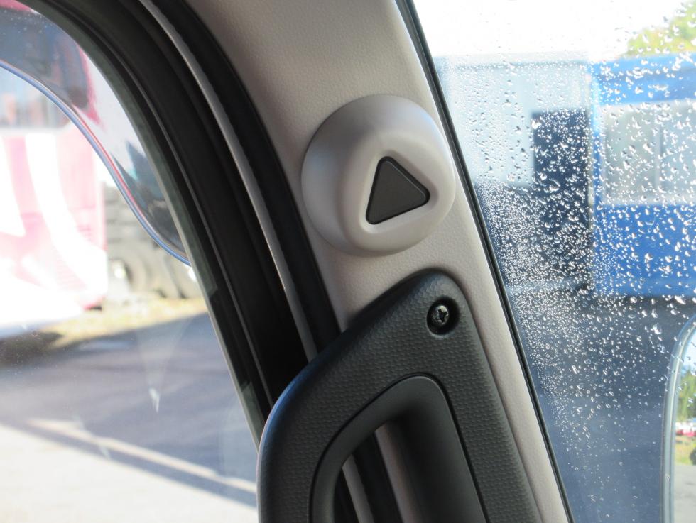 三菱 平ボデー・Wキャブ・シャーシ 小型  2RGーFBAV0 40枚目