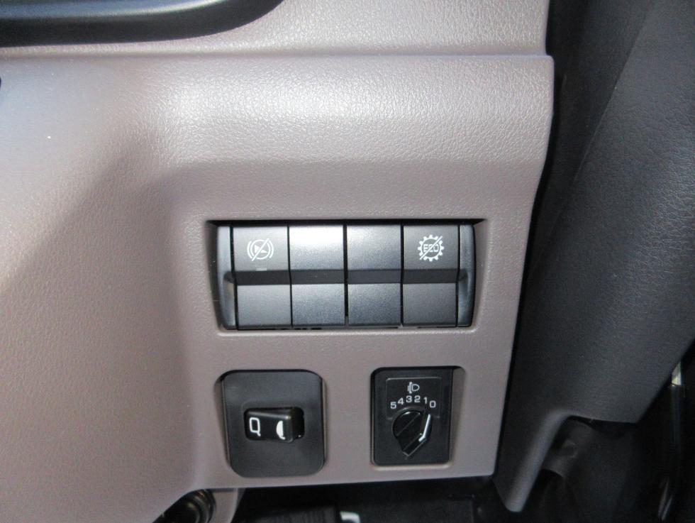 三菱 平ボデー・Wキャブ・シャーシ 小型  2RGーFBAV0 14枚目