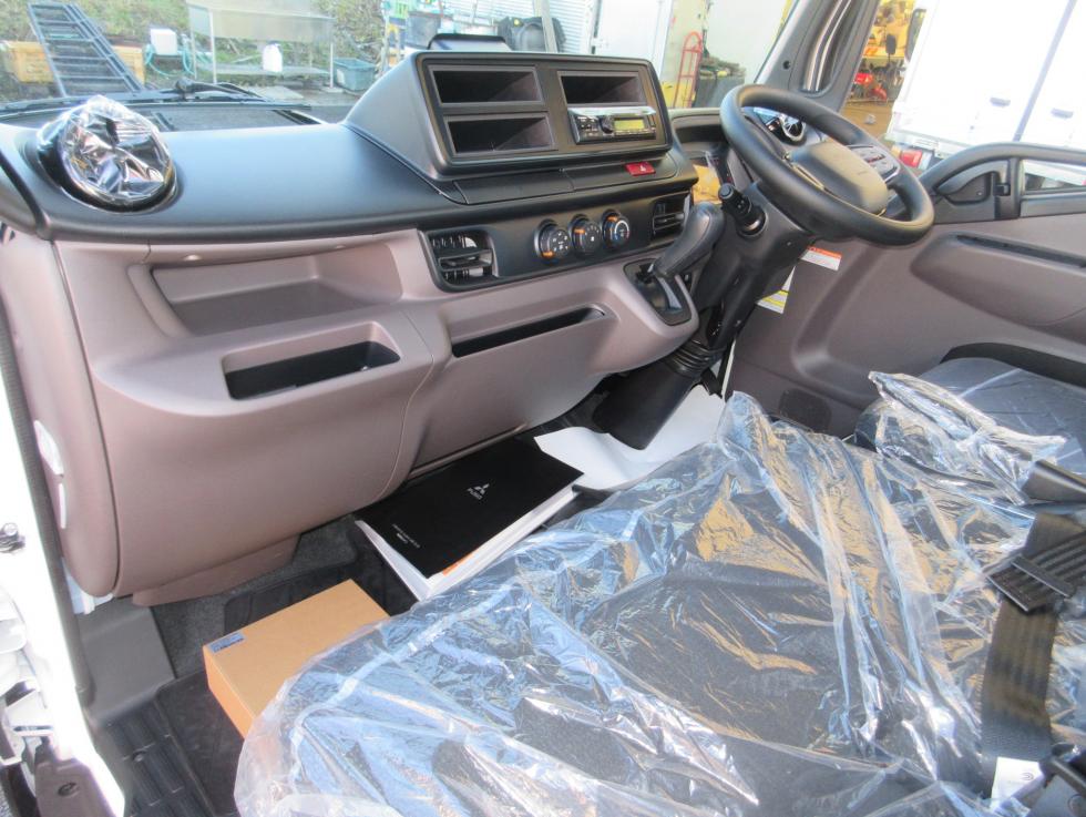 三菱 平ボデー・Wキャブ・シャーシ 小型  2RGーFBAV0 18枚目