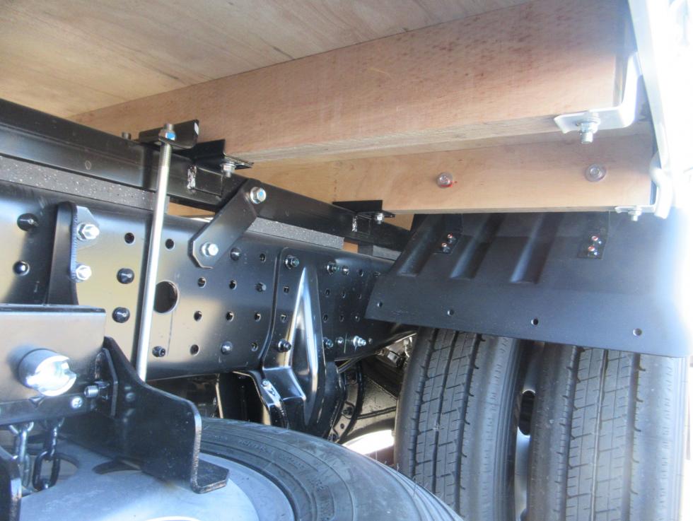 三菱 平ボデー・Wキャブ・シャーシ 小型  2RGーFBAV0 38枚目