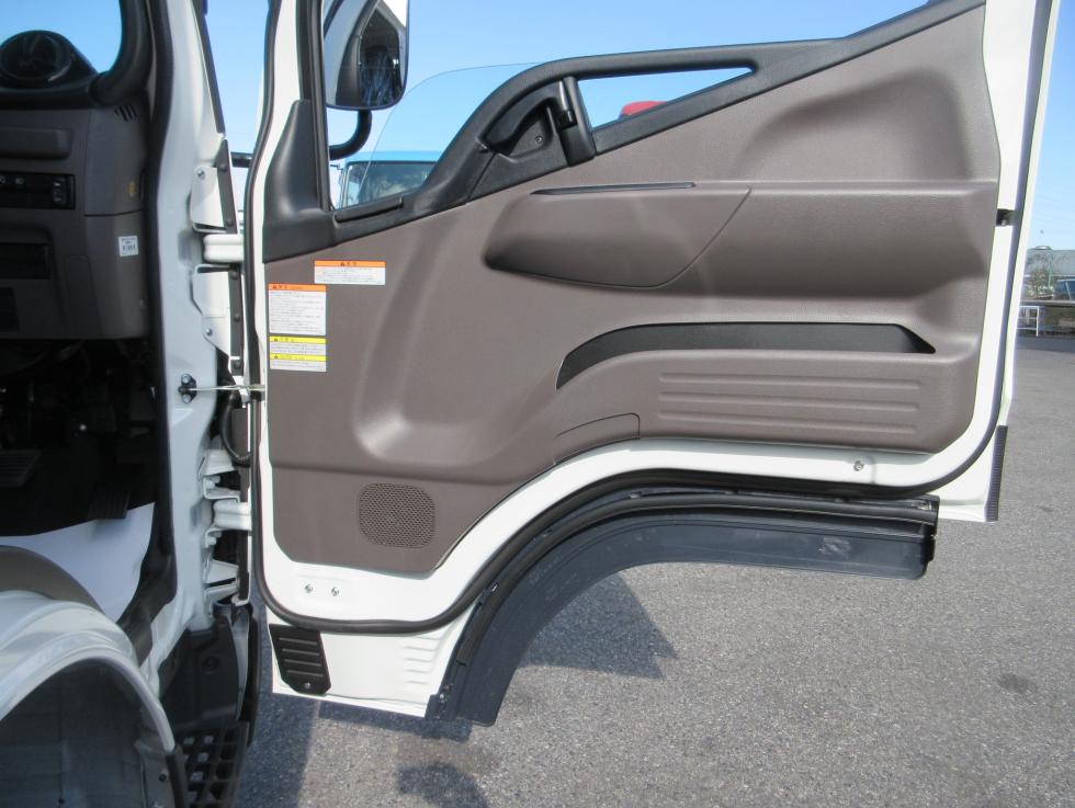 三菱 平ボデー・Wキャブ・シャーシ 小型  2RGーFBA20 8枚目