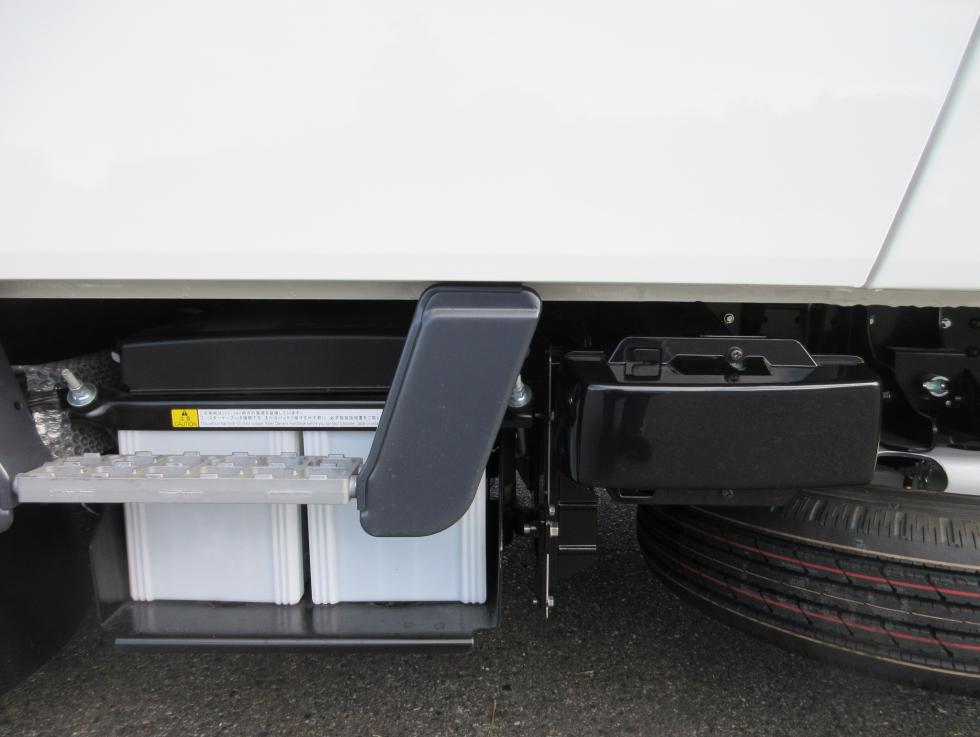 三菱 平ボデー・Wキャブ・シャーシ 小型  2RGーFBA20 42枚目