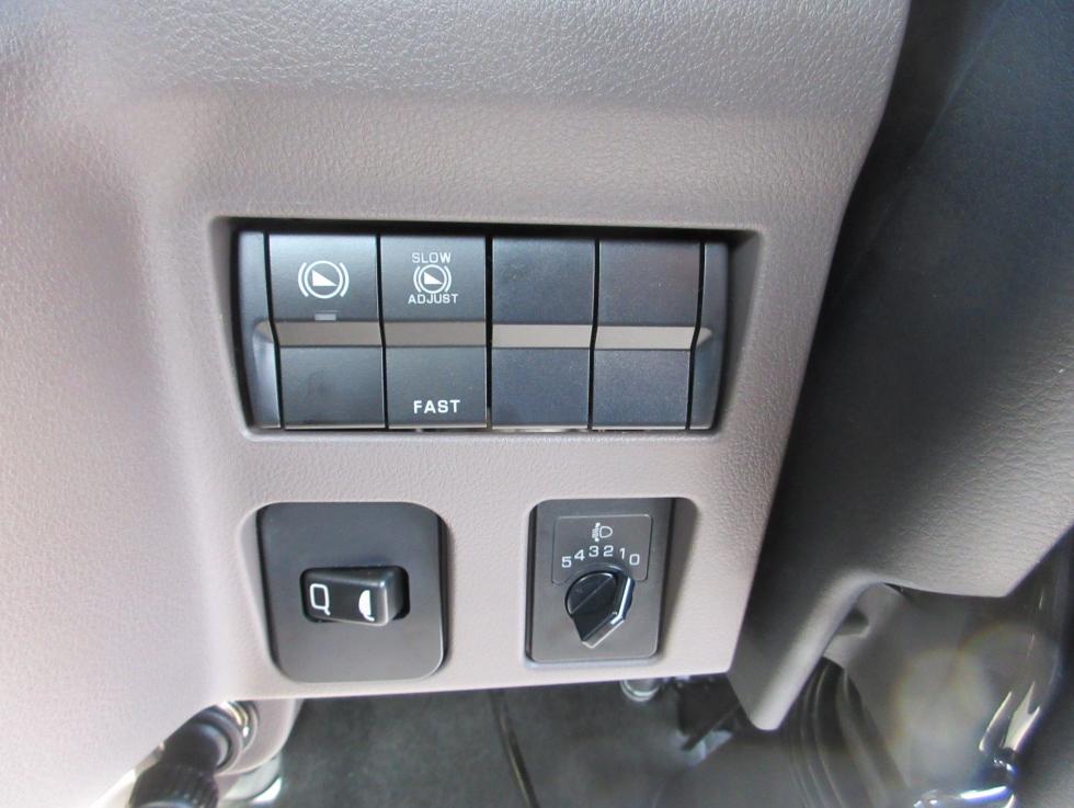 三菱 平ボデー・Wキャブ・シャーシ 小型  2PGーFEB90 14枚目