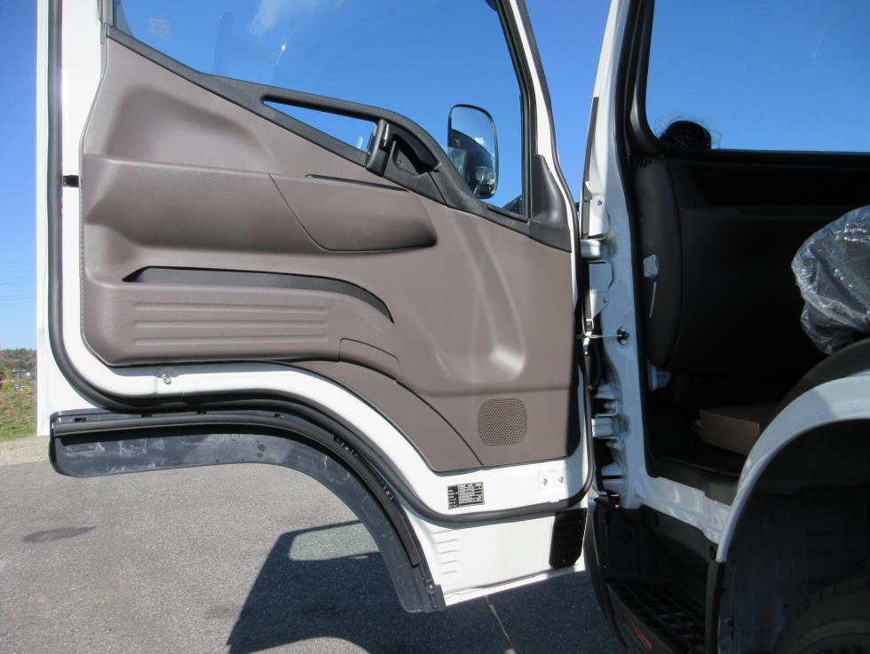 三菱 平ボデー・Wキャブ・シャーシ 小型  2PGーFEB90 20枚目