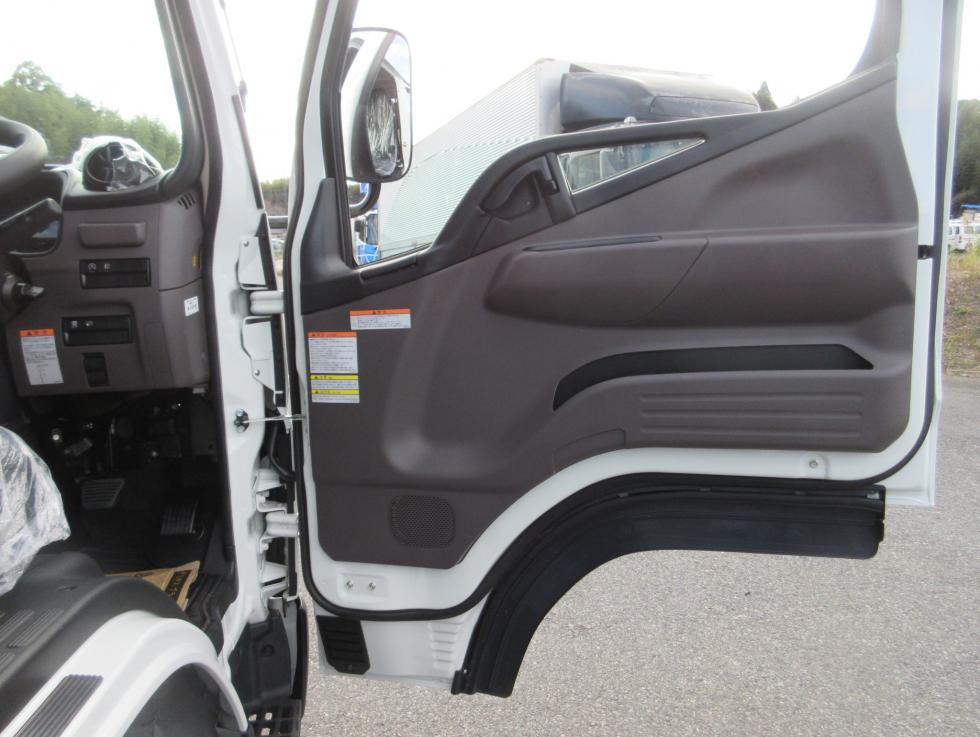 三菱 平ボデー・Wキャブ・シャーシ 小型  2RGーFBA20 8枚目