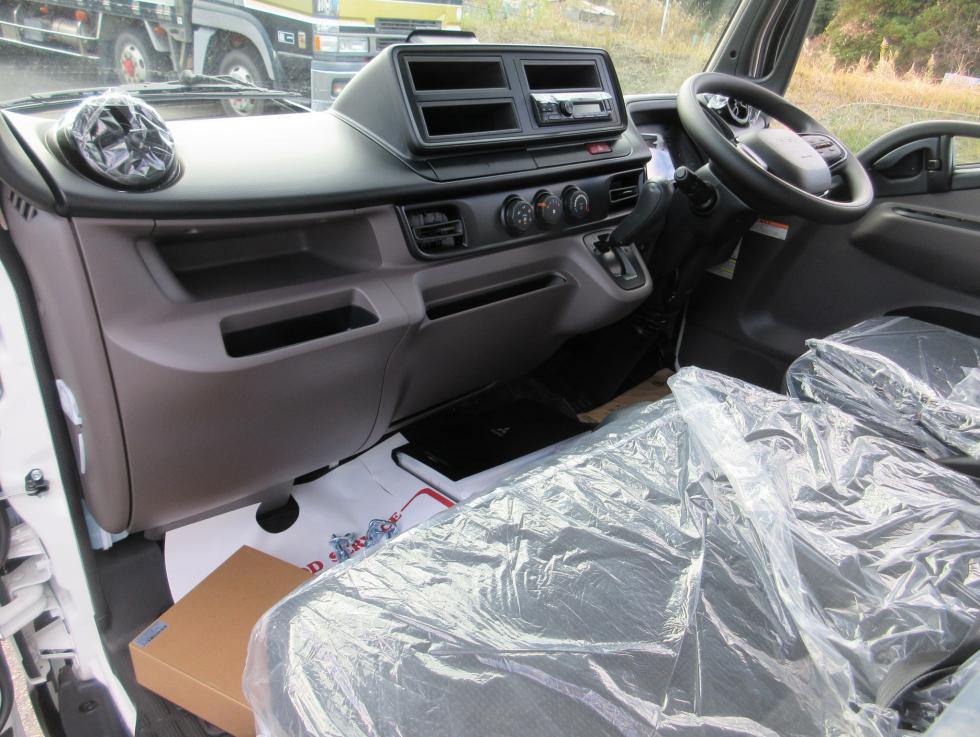 三菱 平ボデー・Wキャブ・シャーシ 小型  2RGーFBA20 19枚目