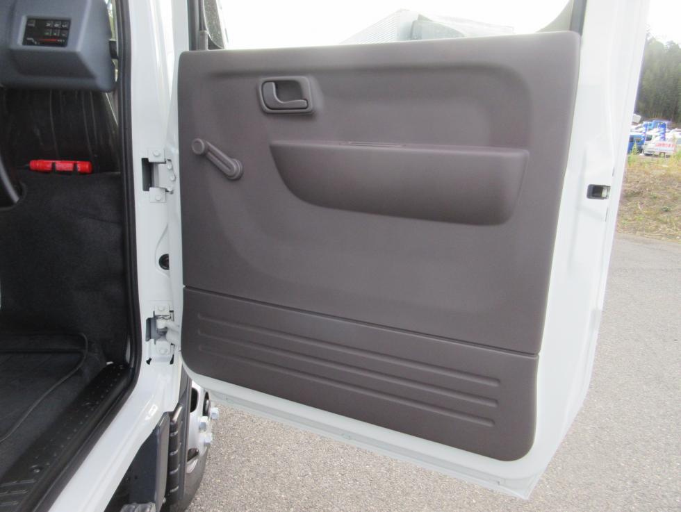 三菱 平ボデー・Wキャブ・シャーシ 小型  2RGーFBA20 26枚目