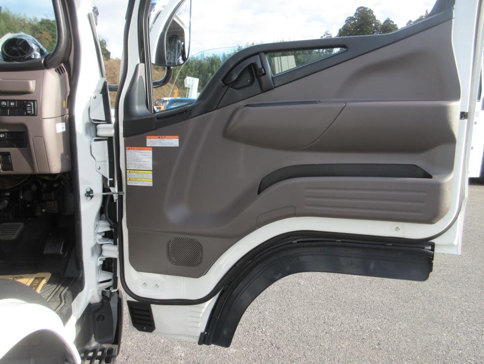 三菱 平ボデー・Wキャブ・シャーシ 小型  2RGーFBA20 8枚目