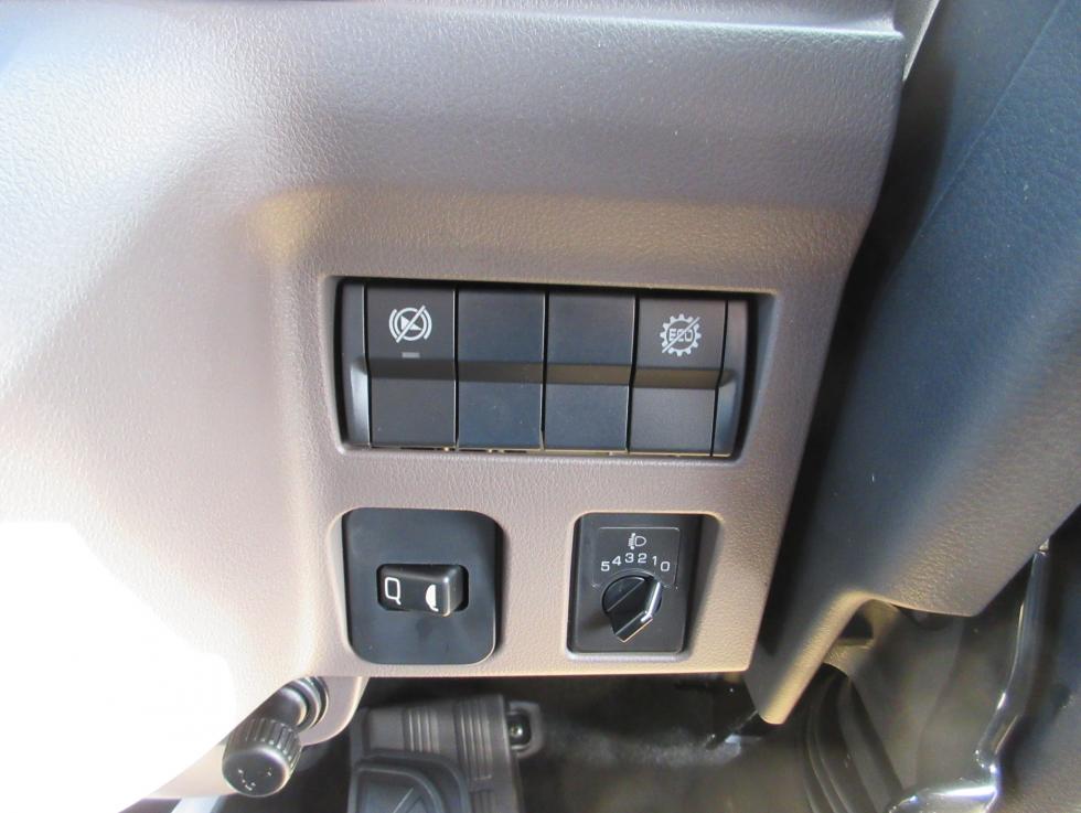 三菱 平ボデー・Wキャブ・シャーシ 小型  2RGーFBA20 14枚目