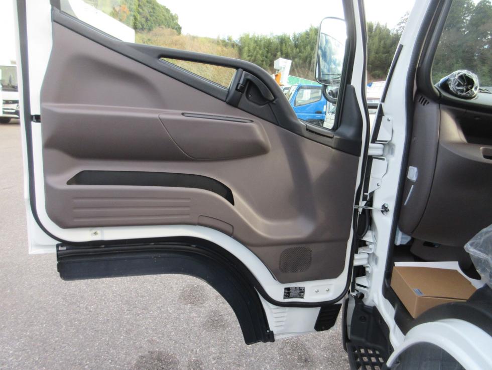 三菱 平ボデー・Wキャブ・シャーシ 小型  2RGーFBA20 21枚目