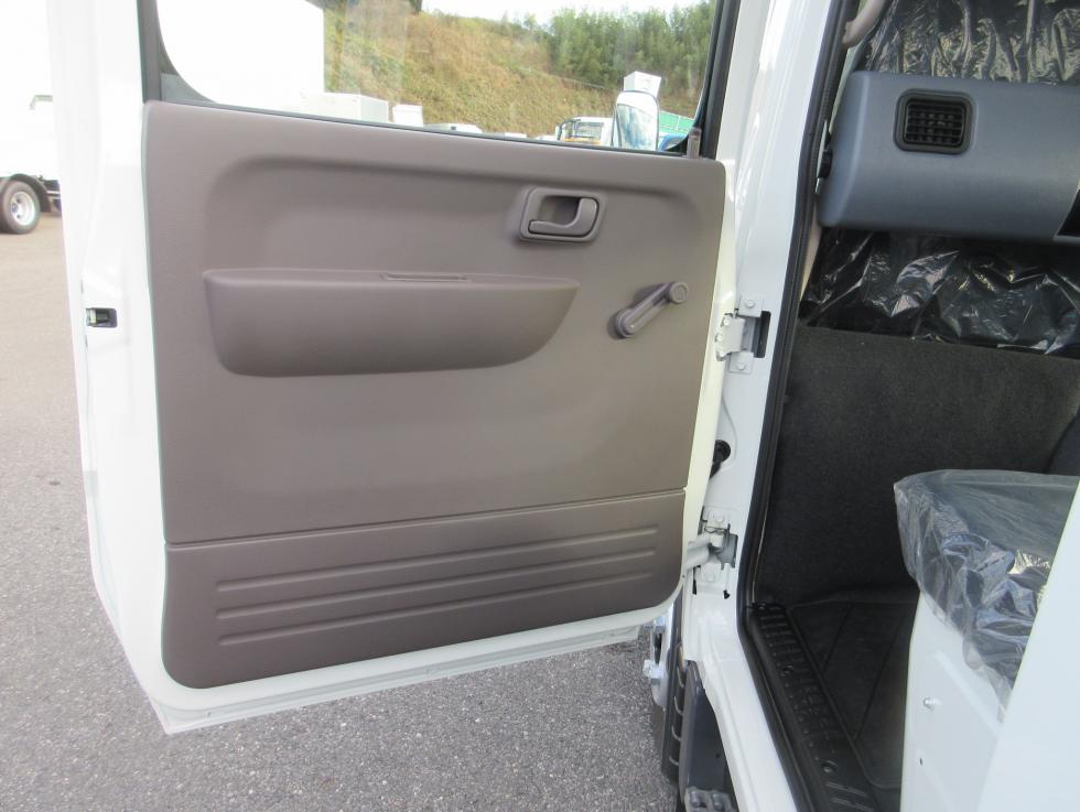 三菱 平ボデー・Wキャブ・シャーシ 小型  2RGーFBA20 24枚目