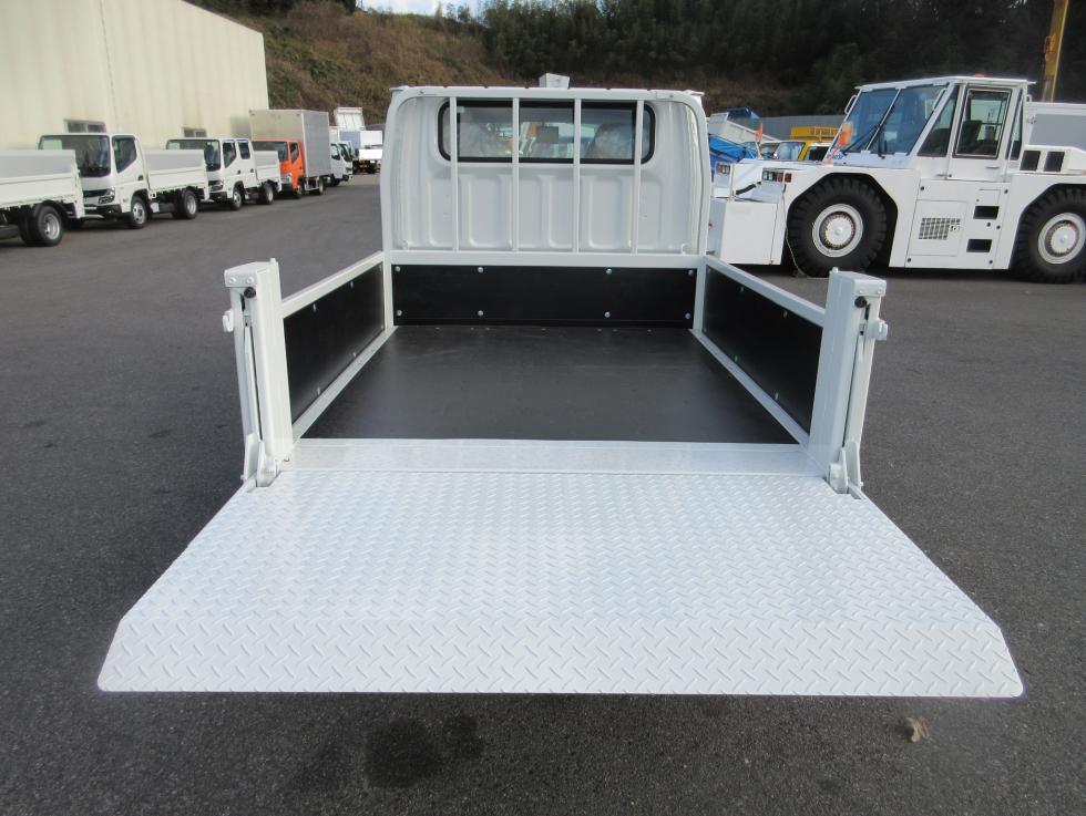 三菱 平ボデー・Wキャブ・シャーシ 小型  2RGーFBA20 29枚目