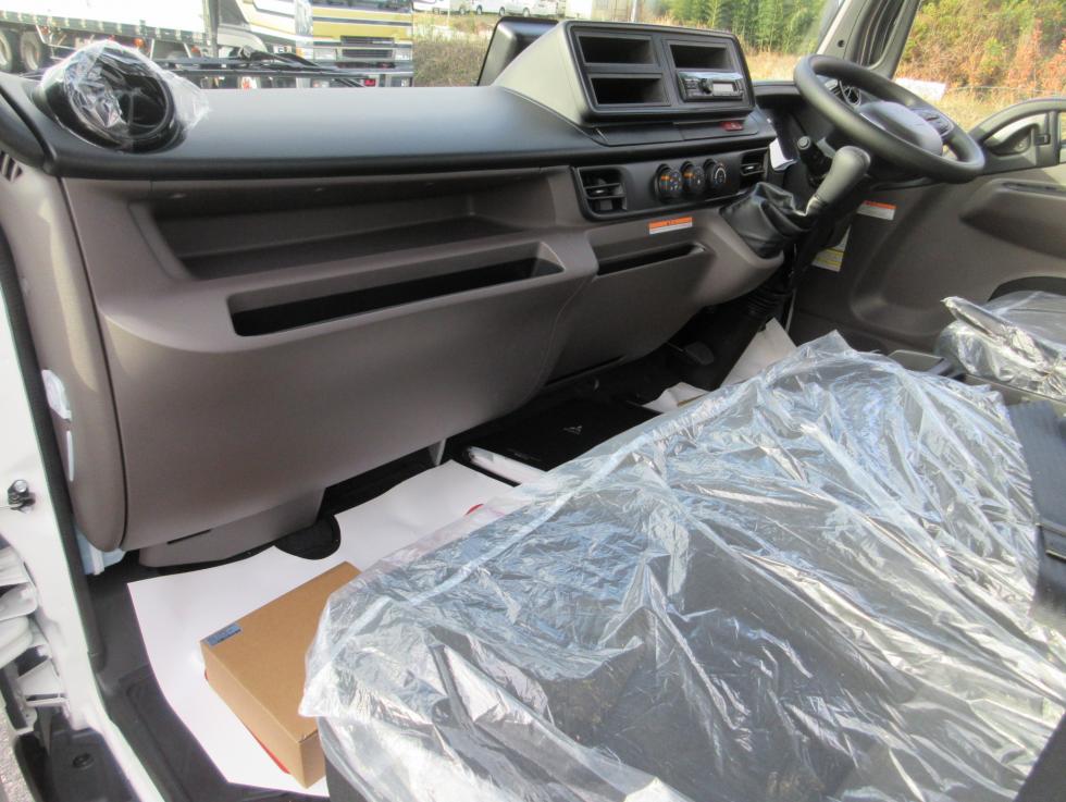 三菱 平ボデー・Wキャブ・シャーシ 小型  2PGーFEB90 19枚目