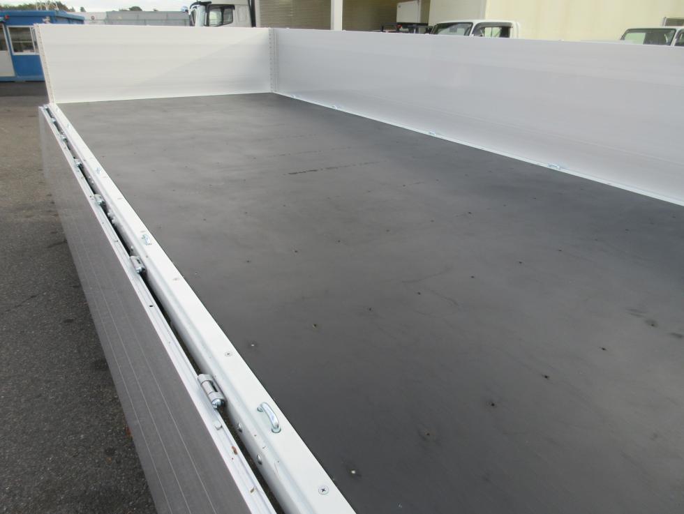 三菱 平ボデー・Wキャブ・シャーシ 小型  2PGーFEB90 24枚目