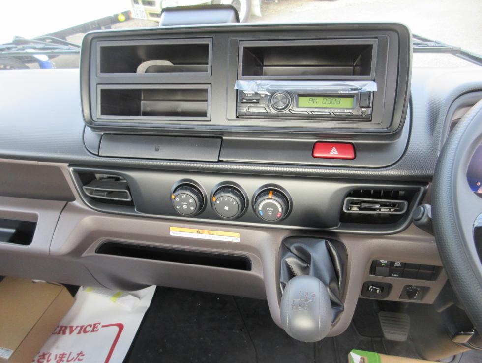 三菱 平ボデー・Wキャブ・シャーシ 小型  2PGーFEB90 13枚目