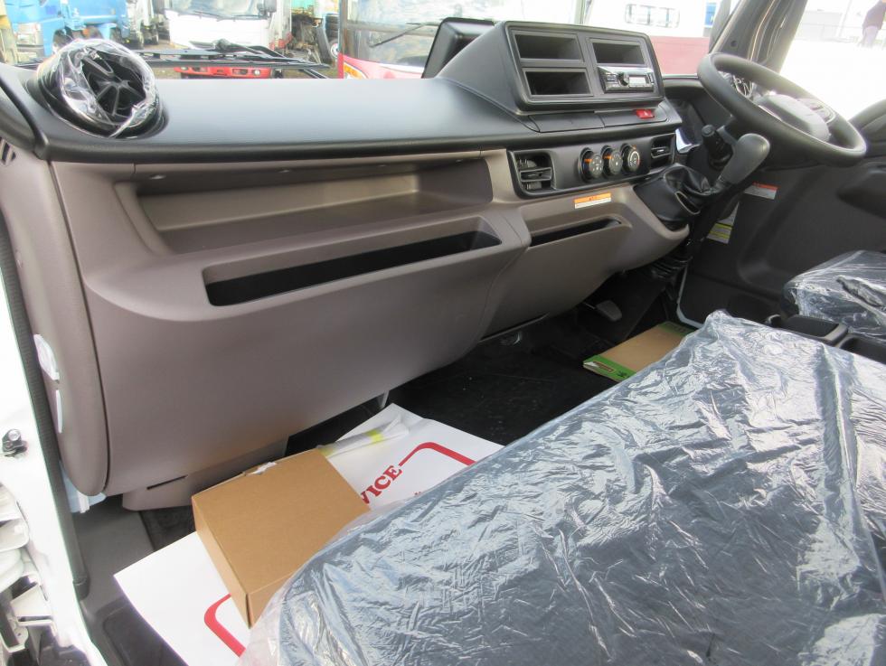 三菱 平ボデー・Wキャブ・シャーシ 小型  2PGーFEB90 19枚目