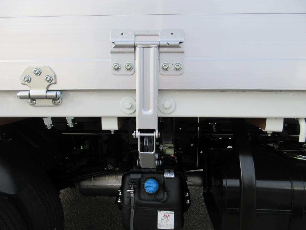 三菱 平ボデー・Wキャブ・シャーシ 小型  2PGーFEB90 33枚目