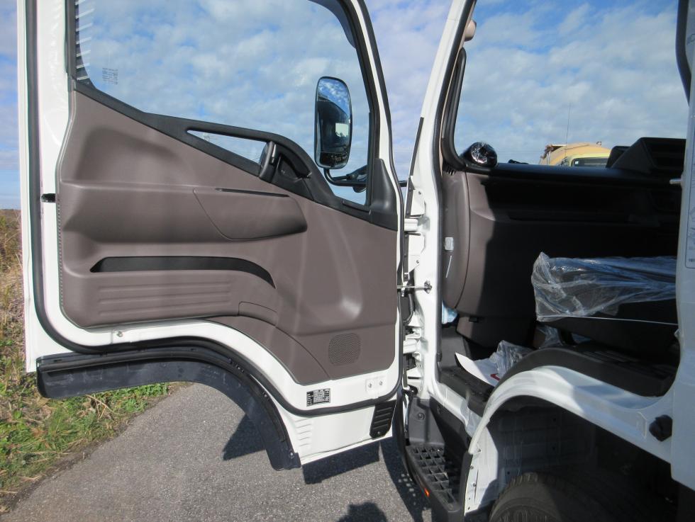 三菱 ウィング 小型  2PGーFEB90 22枚目