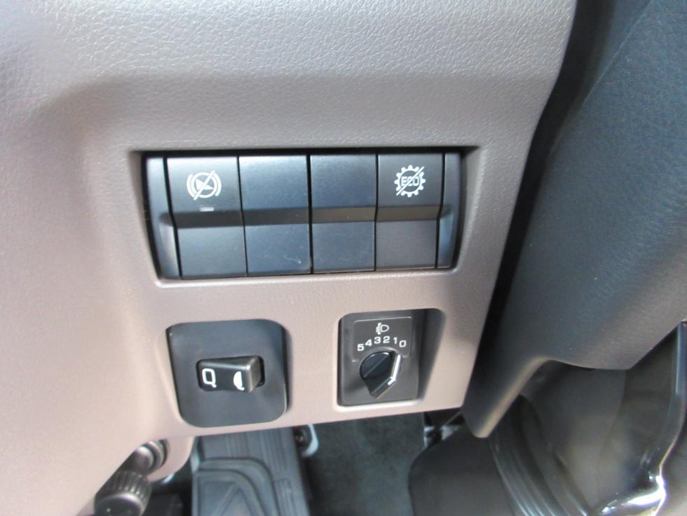 三菱 平ボデー・Wキャブ・シャーシ 小型  2RGーFBAV0 14枚目