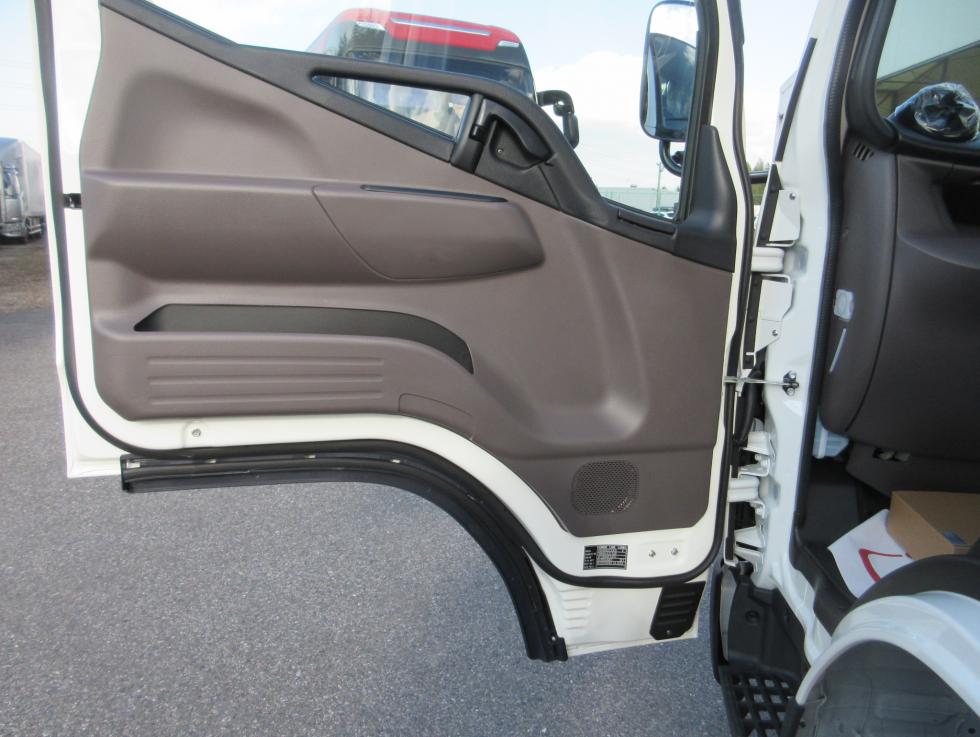 三菱 平ボデー・Wキャブ・シャーシ 小型  2RGーFBAV0 21枚目