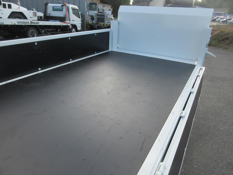 三菱 平ボデー・Wキャブ・シャーシ 小型  2RGーFBAV0 32枚目