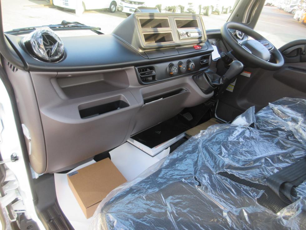 三菱 平ボデー・Wキャブ・シャーシ 小型  2RGーFBAV0 21枚目