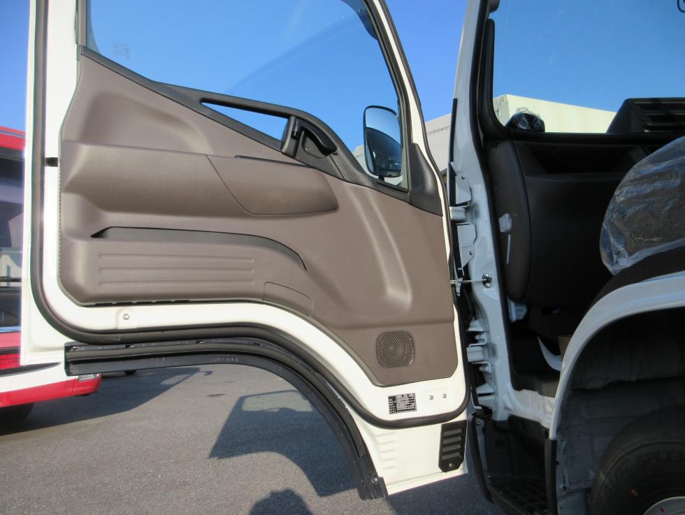 三菱 平ボデー・Wキャブ・シャーシ 小型  2RGーFBAV0 22枚目