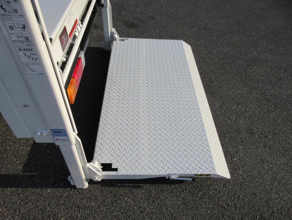 三菱 平ボデー・Wキャブ・シャーシ 小型  2RGーFBAV0 27枚目