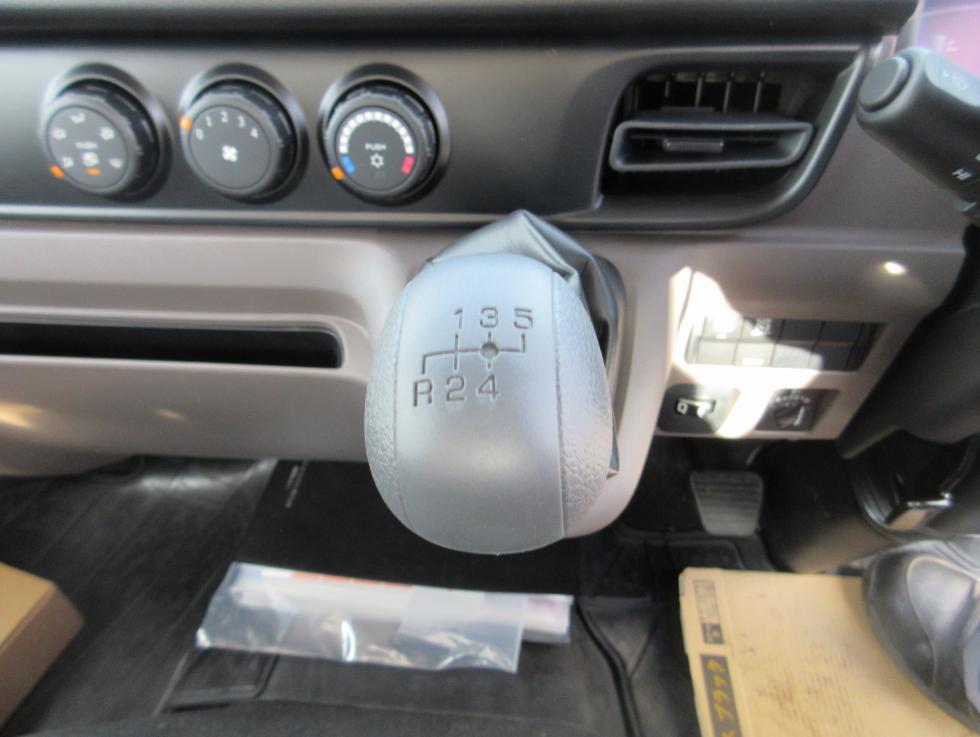 三菱 平ボデー・Wキャブ・シャーシ 小型  2RGーFBAV0 14枚目